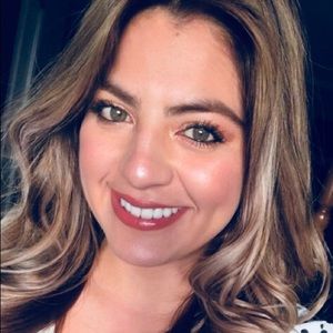 Meet your Posher, Yessenia